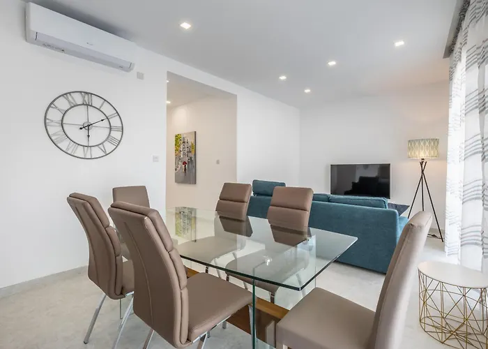 St Julians Lägenhet *